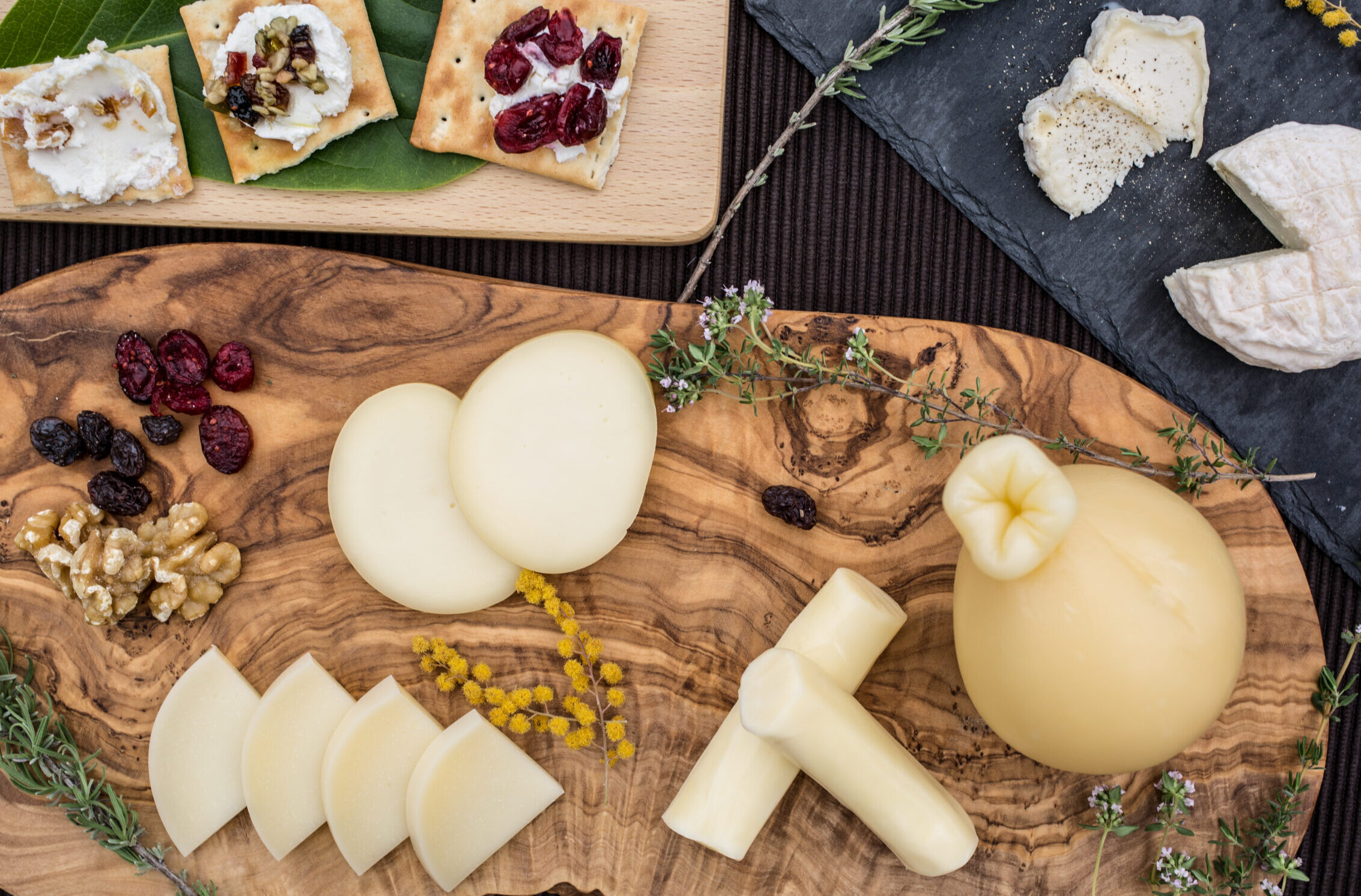 チーズ工房 Three Brownのロゴ