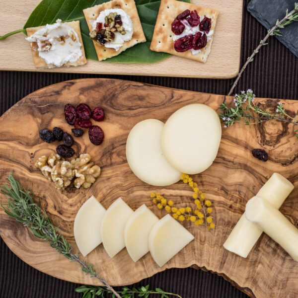 チーズ工房 Three Brownのロゴ